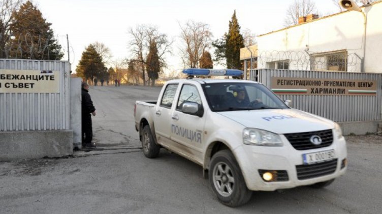 Пак бой с мигранти в центъра в Харманли, един с прорезна рана