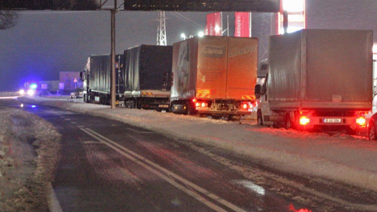 Пътна обстановка - 19 ноември 2023: Затворени пътища и преспи