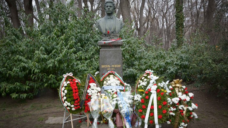 Варна почете паметта на Апостола (СНИМКИ)