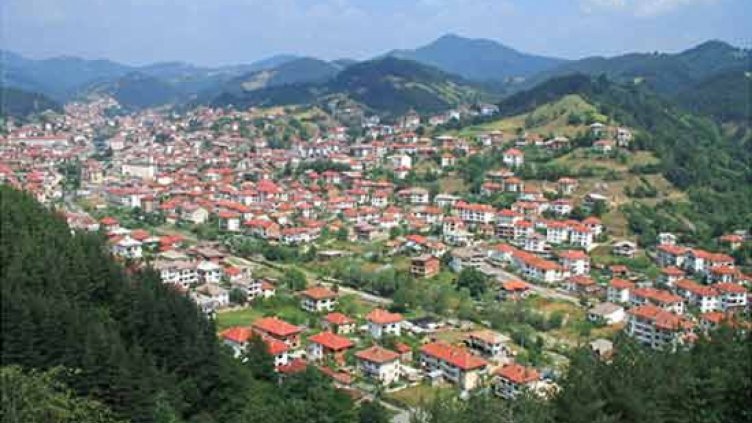 Неделино се моли за двете ранени жени