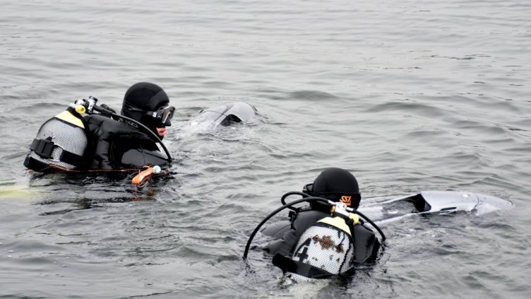Бойният ни флот получи оборудване за морски тюлени (СНИМКИ)