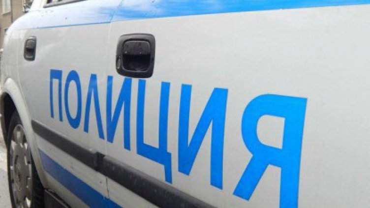 Пиян обърна кола в Хасково, пострадаха 2 момичета