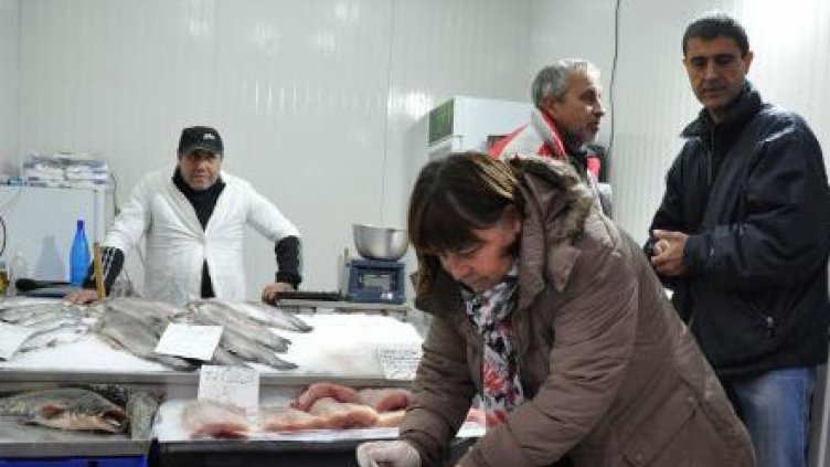 Цените на рибата хвърчат въпреки силния сезон