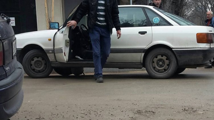 Още един “отличник” паркира по велоалеята