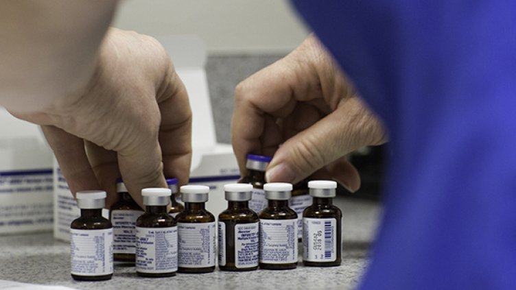 Предупреждават за възможни измами с фалшиви ковид ваксини