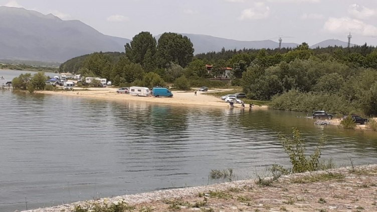 Откриха джип, потънал в язовир "Копринка"