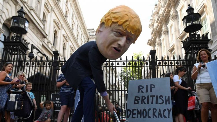В Лондон на протест срещу разпускането на парламента 