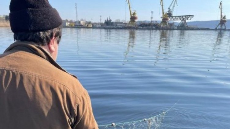 800 м бракониерски мрежи извадиха от Варненското езеро