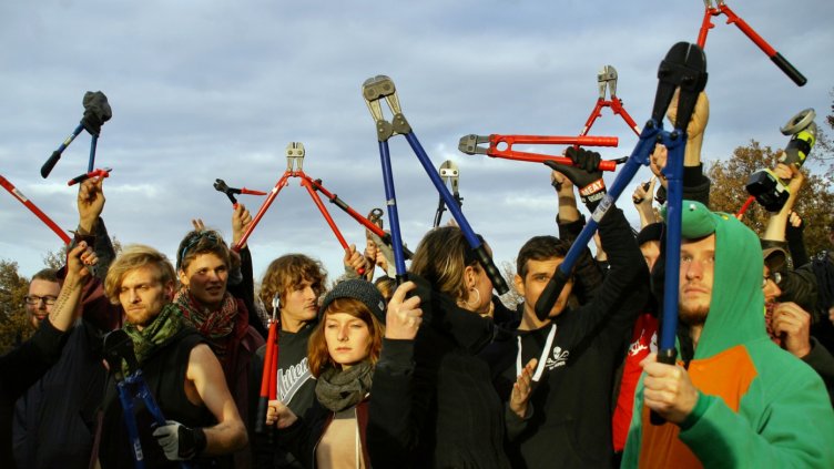 Коментар: Кой кого не иска