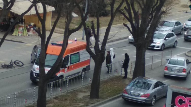 Блъснаха колоездач на бул.&quot;Сливница&quot; във Варна (СНИМКИ)