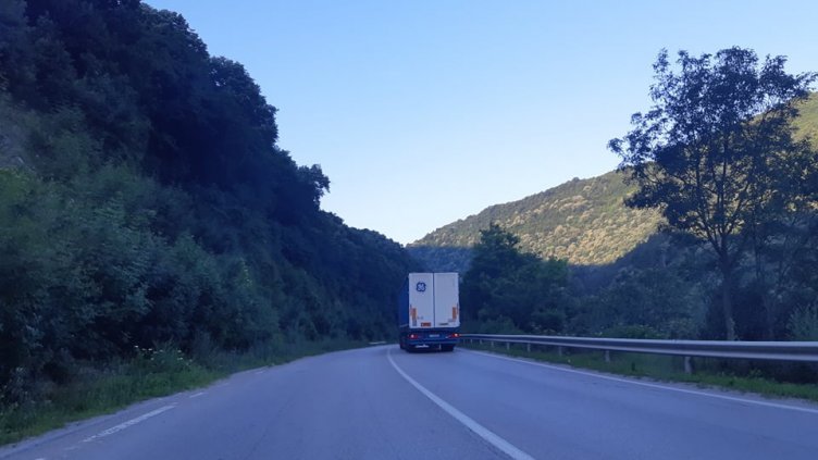 Катастрофа ограничи движението по пътя Варна - София