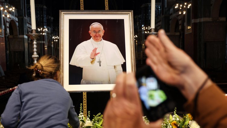 Кои са кардиналите, които са с най-големи шансове да наследят папа Франциск?