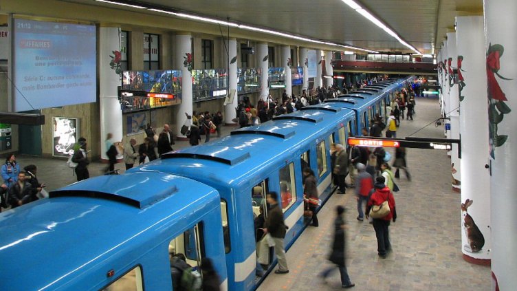 Пътуването с обществен транспорт до работа разболява