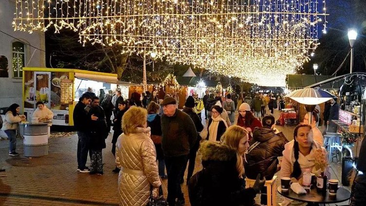 Коледен базар събира средства за брайлов компютър за незрящ студент от ТУ-Варна