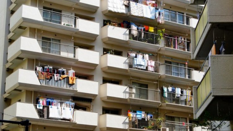 Заради борч към парно – половинка апартамент на търг