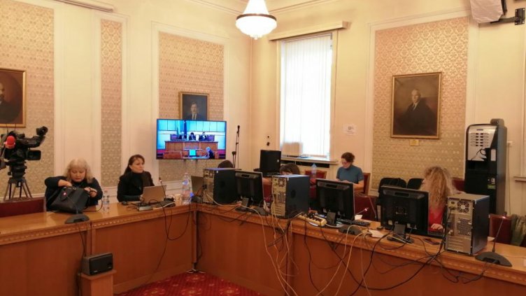 Драконовски мерки в Народното събрание заради COVID-19