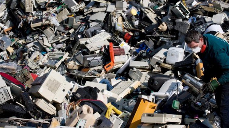 Всеки от нас генерира между 5 и 7 килограма електронен боклук годишно