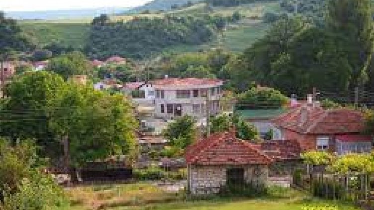 Млади семейства купуват къщи край Варна. Какво си търсят и колко плащат?