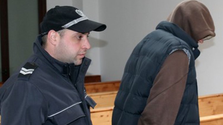 Задържаха под стража мъж, нападнал ученик в училищен двор