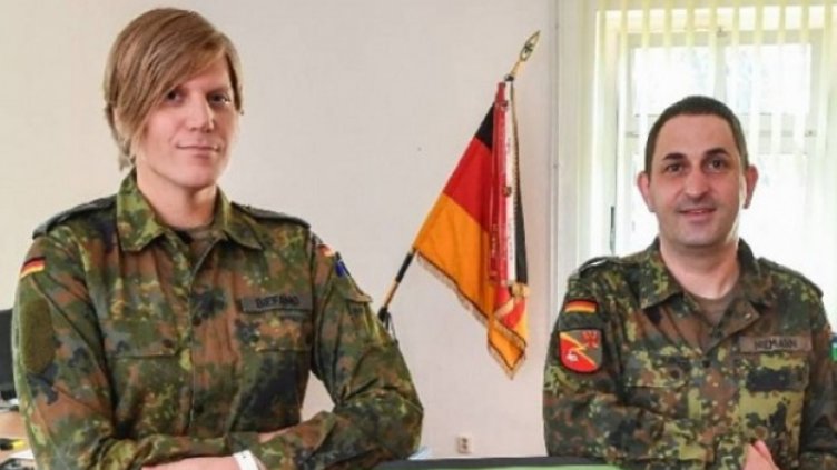 Транссексуален командва батальон в Германия