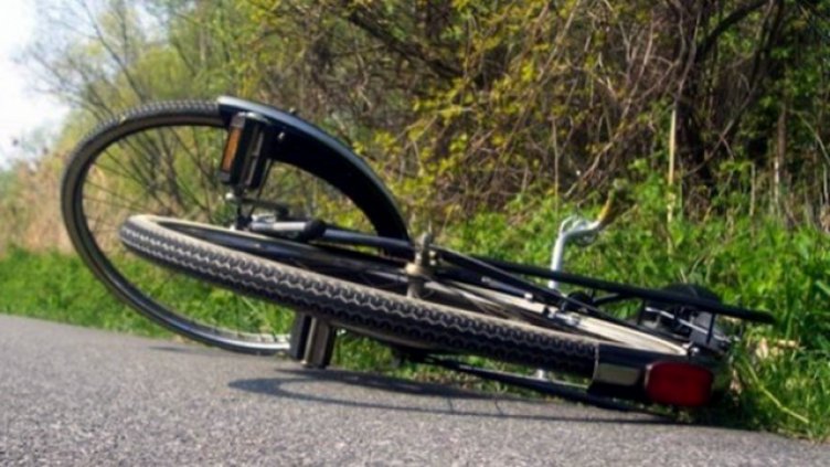 Малолетен колоездач се блъсна в кола на варненско кръстовище