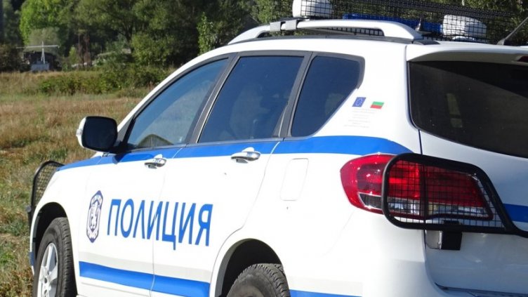 Щракнаха белезници на 11 автокрадци