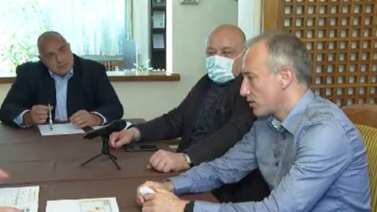 Учениците от 6 и 11 клас може да се върнат на училище от 10 май (Видео)