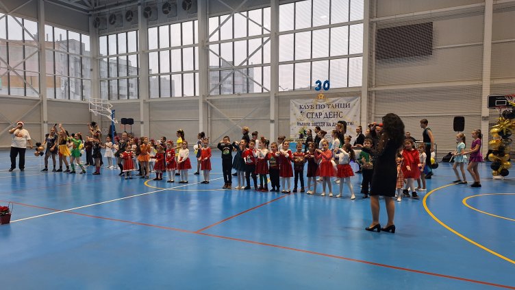 "Стар Денс" с куп медали на турнира "Коледна звезда" във Варна