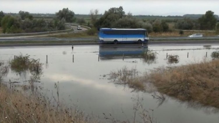 Mагистрала "Тракия" под вода