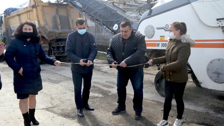 Ремонтират най-разбитите улици във Вълчи дол