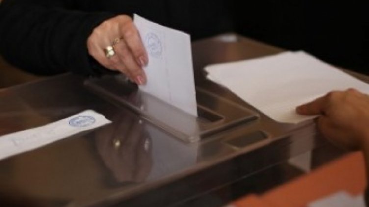 Избирателите във Варна нямат затруднения с попълването на бюлетините