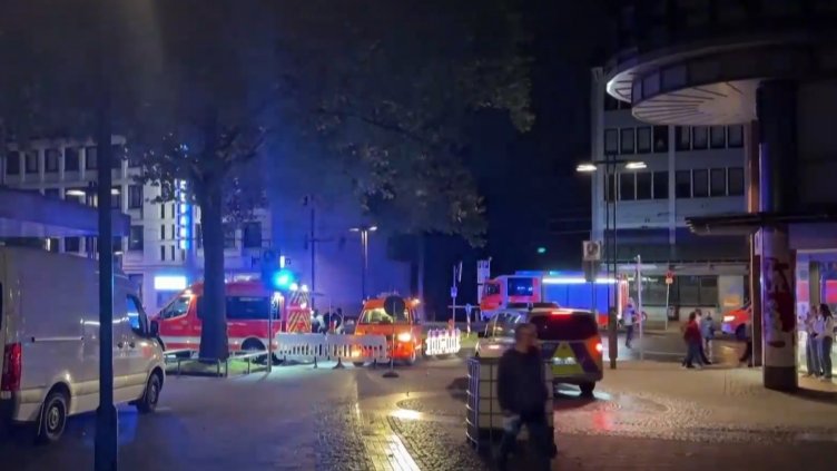 Трима убити и 9 ранени при нападение с нож в Германия