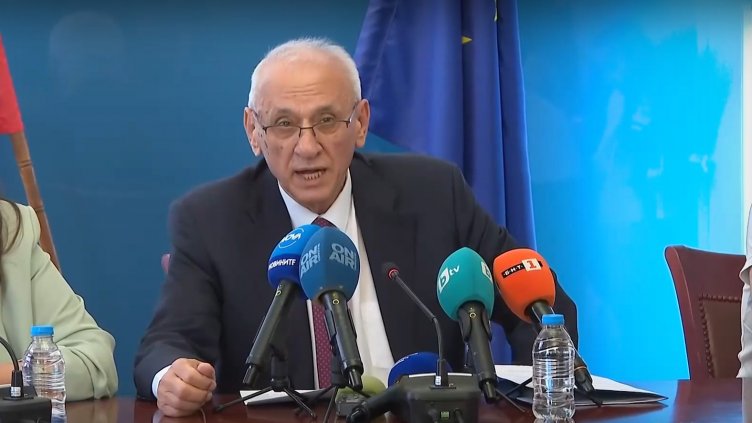 Асен Василев и Силви Кирилов се сдърпаха за Националната детска болница