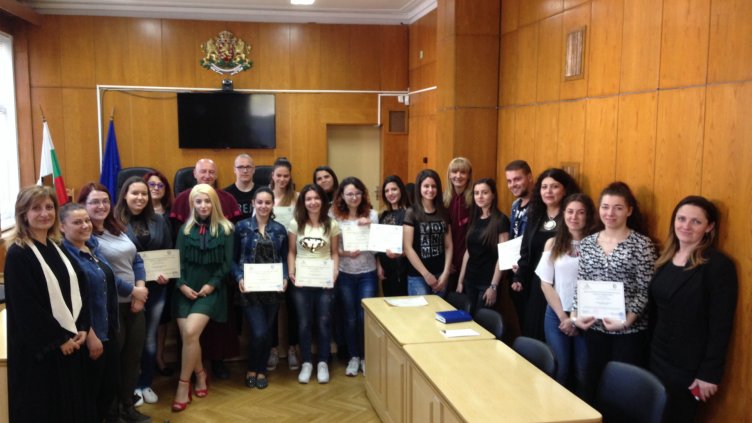  Открит и честен разговор водиха съд и прокуратура във Варна с първокурсници