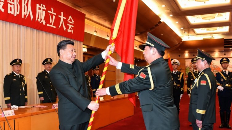 Си Дзинпин зове комунистите да са нащрек срещу бурките