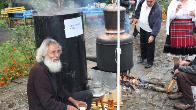 Над 50 творци от 3 континента представят произведения си в троянското село Ореша