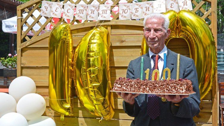 Варненец отпразнува 100-годишен юбилей (СНИМКИ)