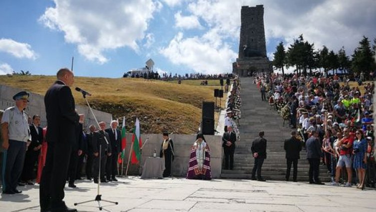 Радев на Шипка: Ще победим страха. Никой не може да спре осъзнатите по пътя към свободата