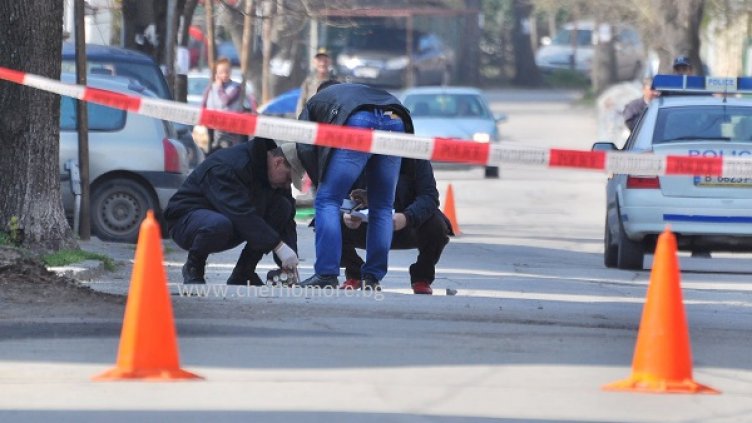 Проверяват сигнал за бомба под автомобил във Варна