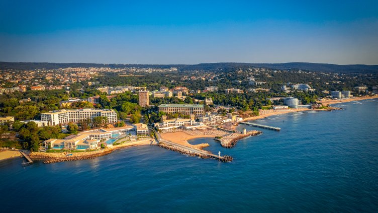 К.к. Св. Св. Константин и Елена празнува с литургия и промоции