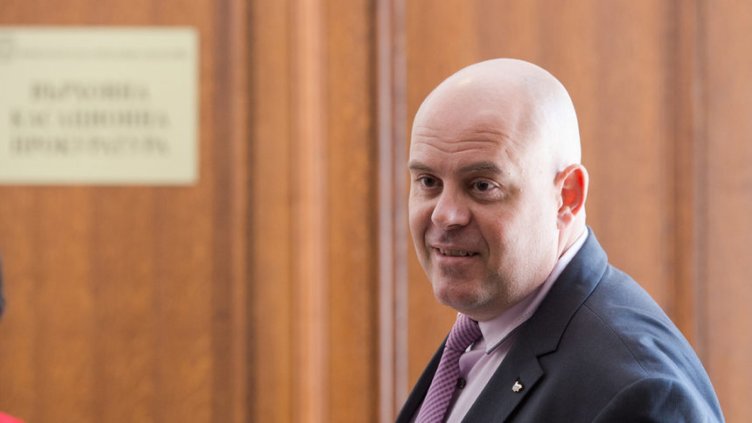 Кметът на "Младост" ще бъде обвинена за подкуп в особено големи размери