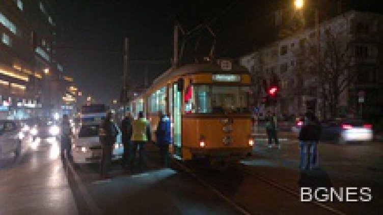 Тежко е състоянието на прегазената от трамвай жена в София