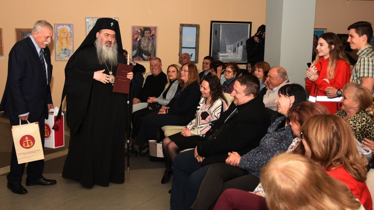 Сред официалните гости на тържеството за 8 май бе Варненският и Великопреславски митрополит Йоан. Снимка Пламен Гутинов.