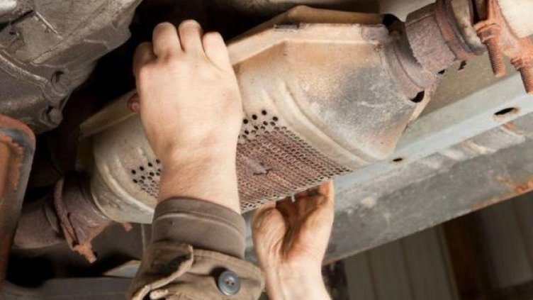 Арестуваха младеж от Каменар, крал катализатори във Варна