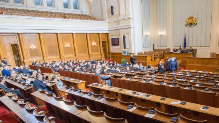 Още двама депутати дадоха имунитета си