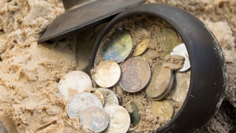 Спипаха иманяр с антични монети и предмети, оръжие, пари 