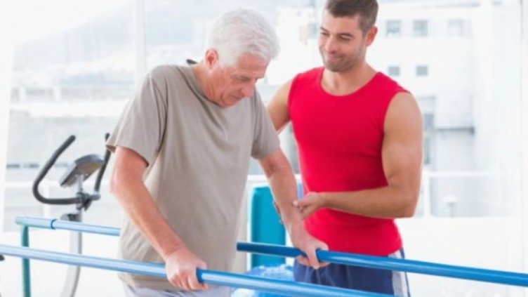 Парите ще следват старците на рехабилитация, не и в дом