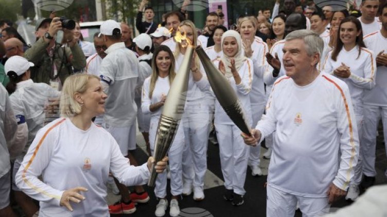 Шефът на МОК защити скандалните боксьорки: И двете са родени като жени