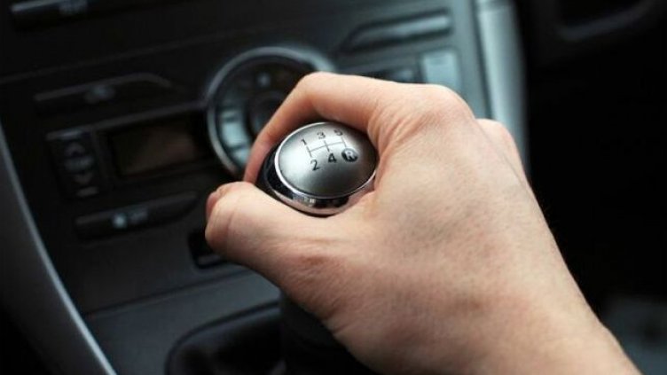 "Моторна спирачка" - чували ли сте за този трик при спускания на колата?