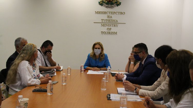 Заделят 3 млн. лв. в подкрепа на екскурзоводите